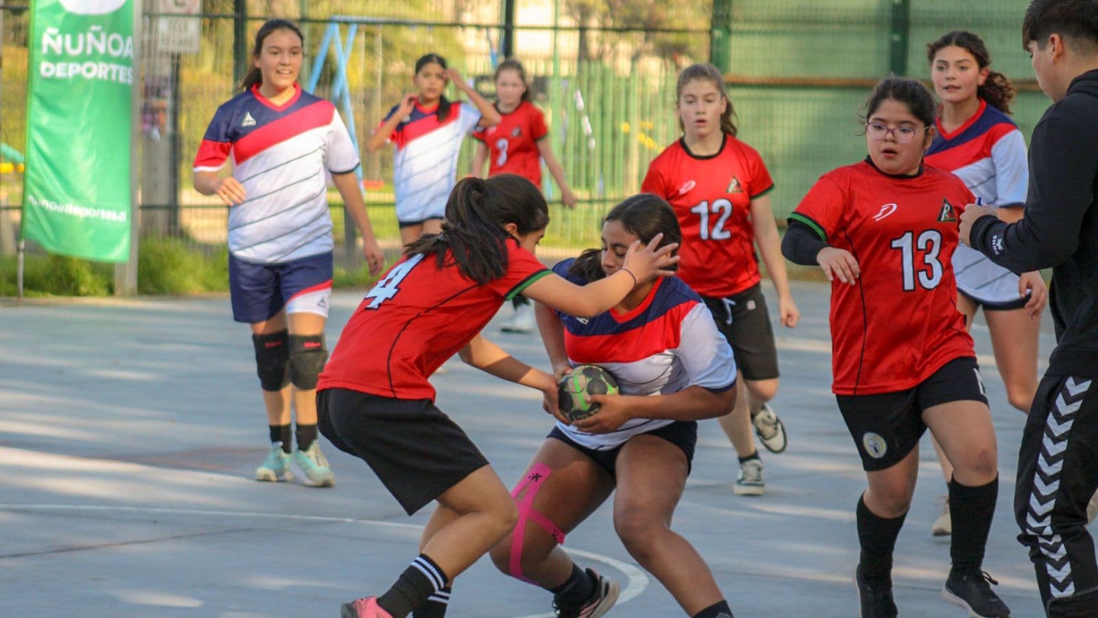 Carmela Silva Donoso ganó la fase comunal del Balonmano Sub 14