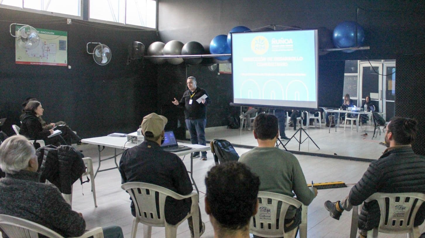 Capacitación para postular al “Fondo Corazón de Barrio”