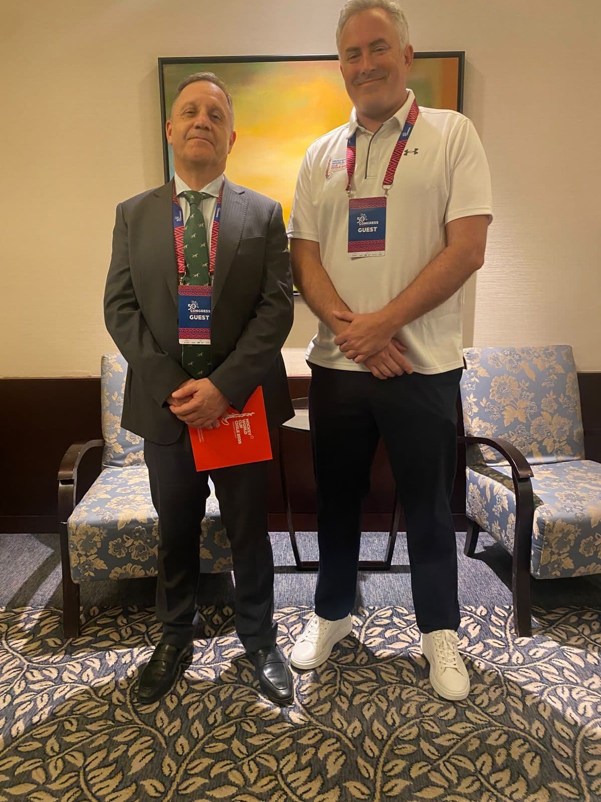 El director, Crhitopher Browne con Con el embajador de Chile en Qatar,  Patricio Díaz Broughton.