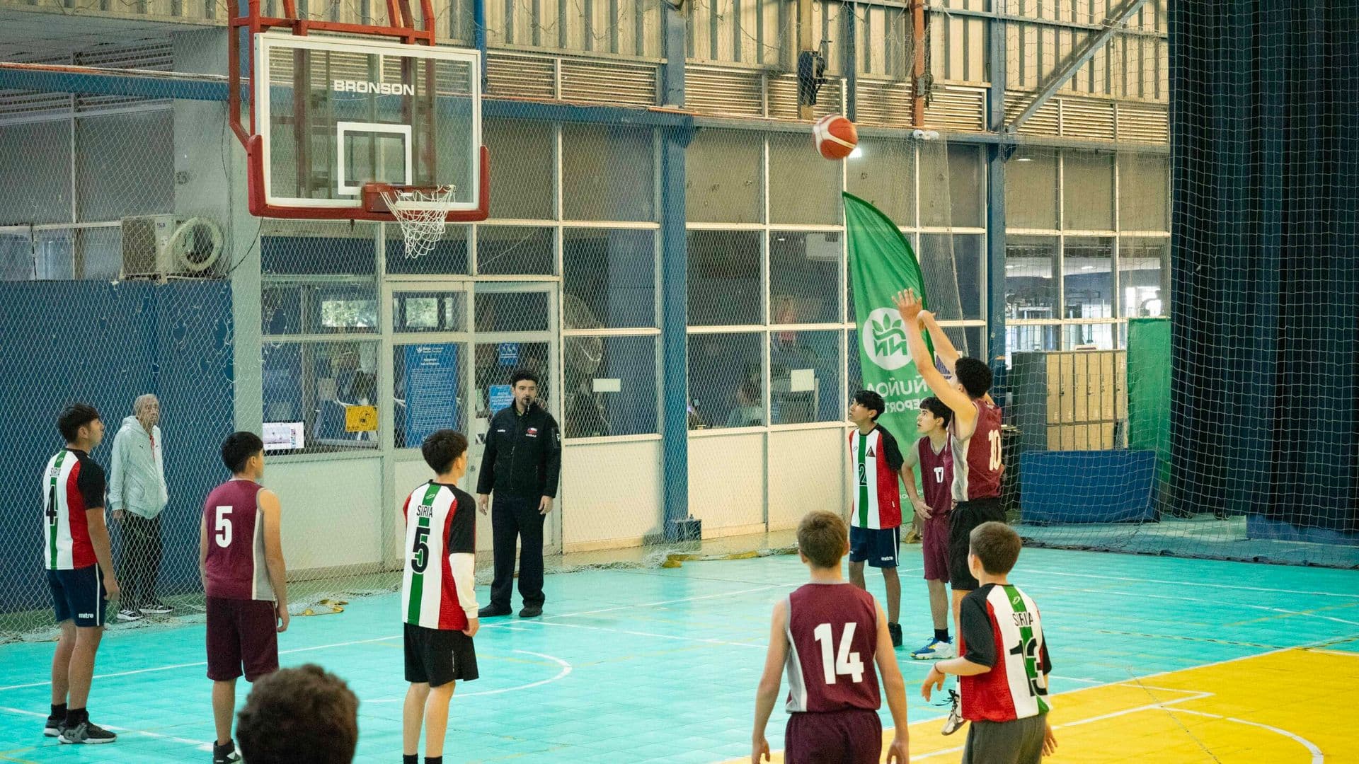 Liceo Augusto D’halmar y Colegio República de Siria avanzan en el Básquetbol Sub 14