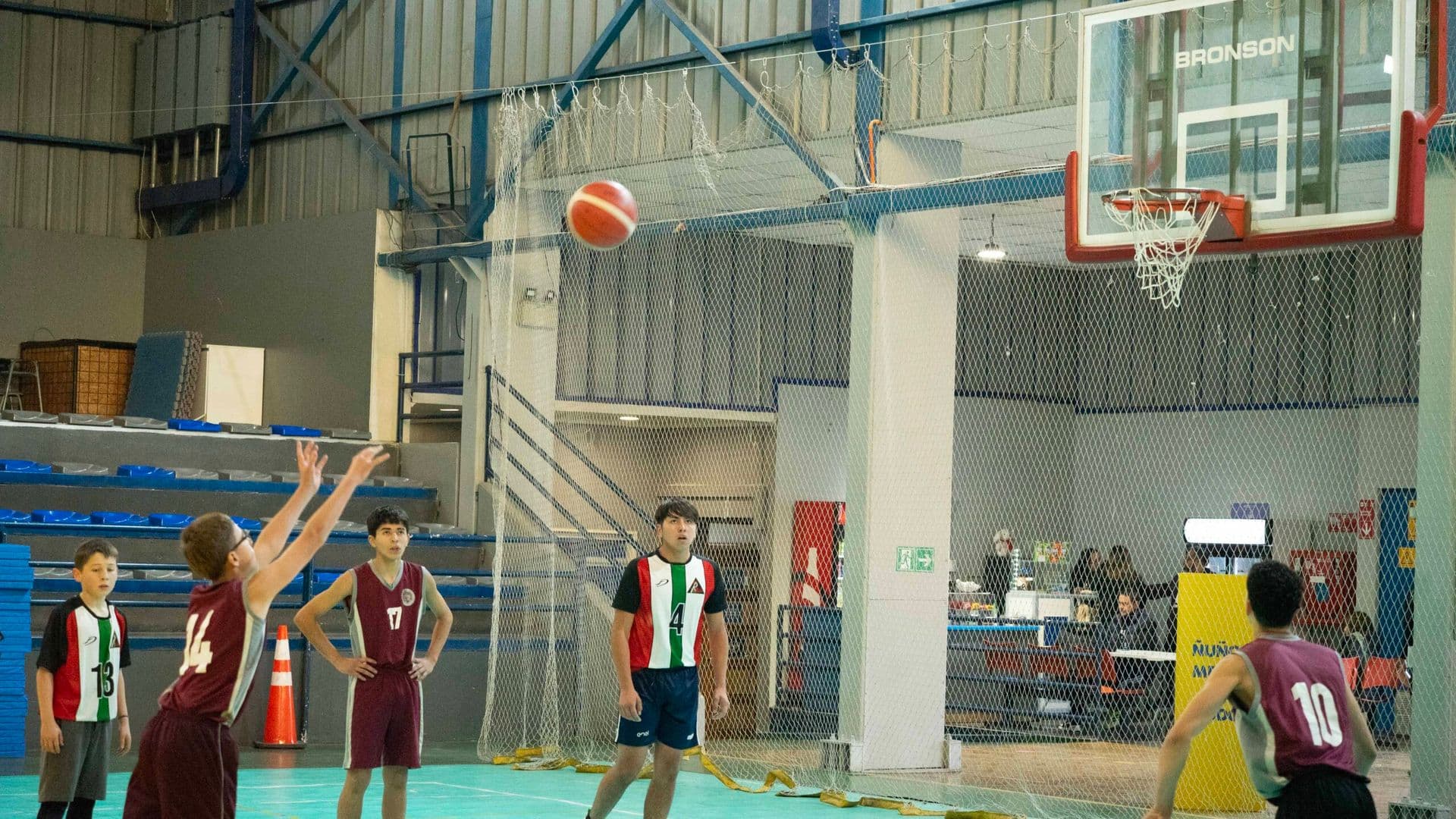 Liceo Augusto D’halmar y Colegio República de Siria avanzan en el Básquetbol Sub 14