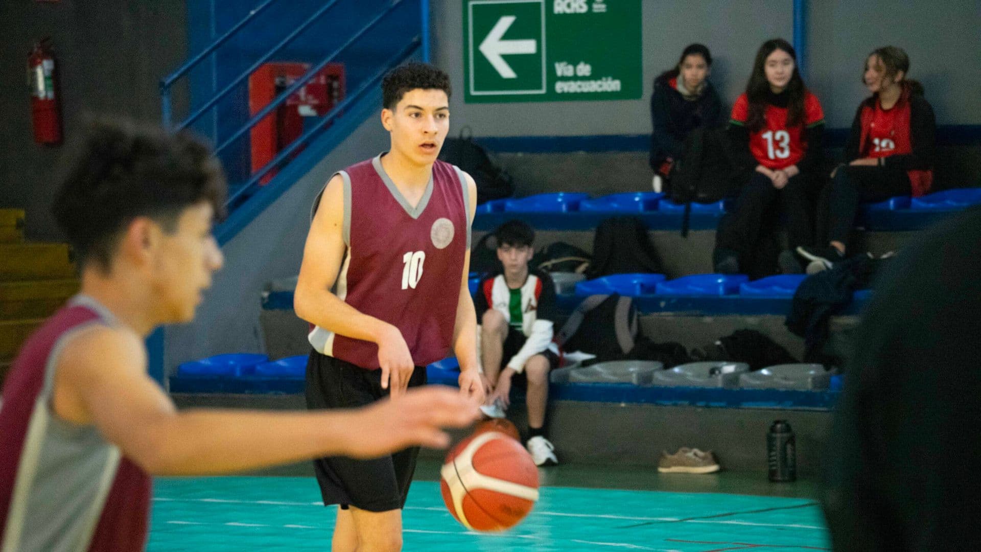Liceo Augusto D’halmar y Colegio República de Siria avanzan en el Básquetbol Sub 14