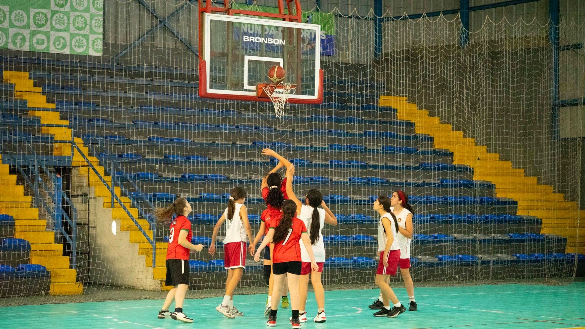 Liceo Augusto D’halmar y Colegio República de Siria avanzan en el Básquetbol Sub 14
