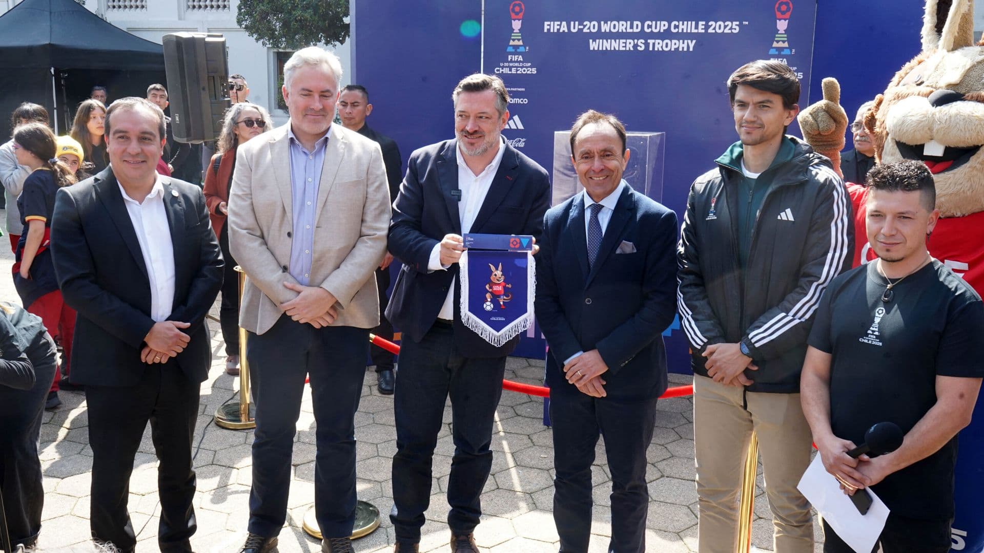 Trophy Tour de la Copa Mundial Sub 20 visitó Ñuñoa
