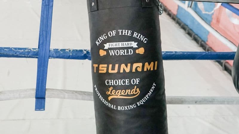 Ihcer Sport donó ocho sacos de boxeo a Ñuñoa Deportes
