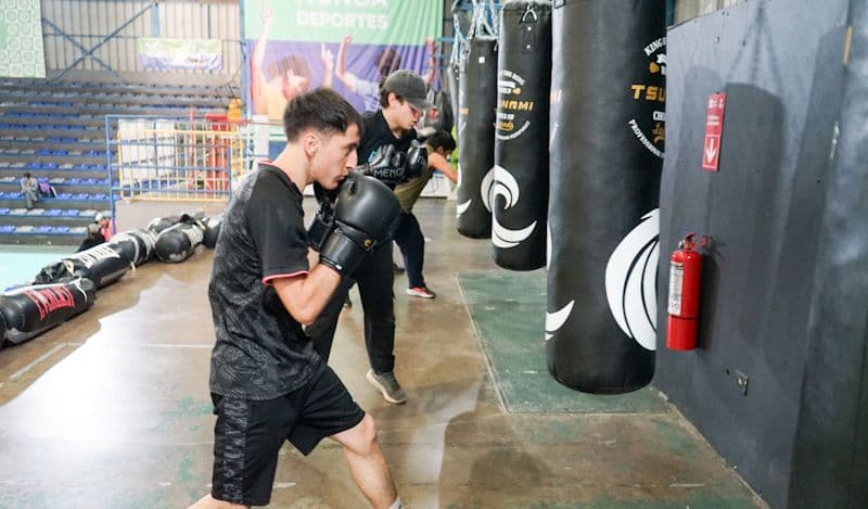 Ihcer Sport donó ocho sacos de boxeo a Ñuñoa Deportes