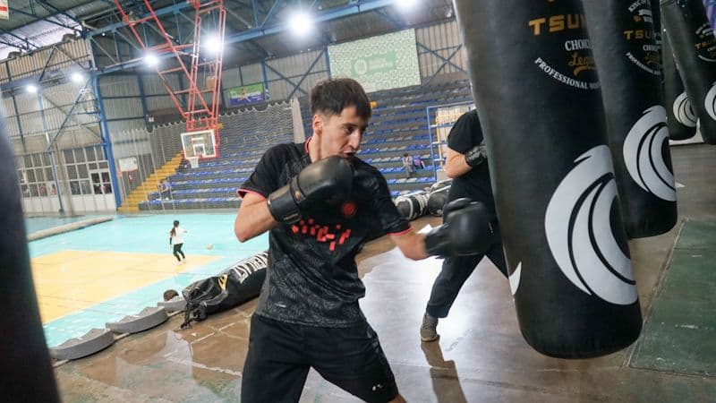 Ihcer Sport donó ocho sacos de boxeo a Ñuñoa Deportes
