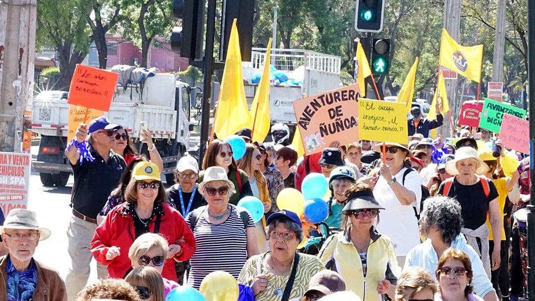 Gran Caminata Mayor hasta Plaza Ñuñoa