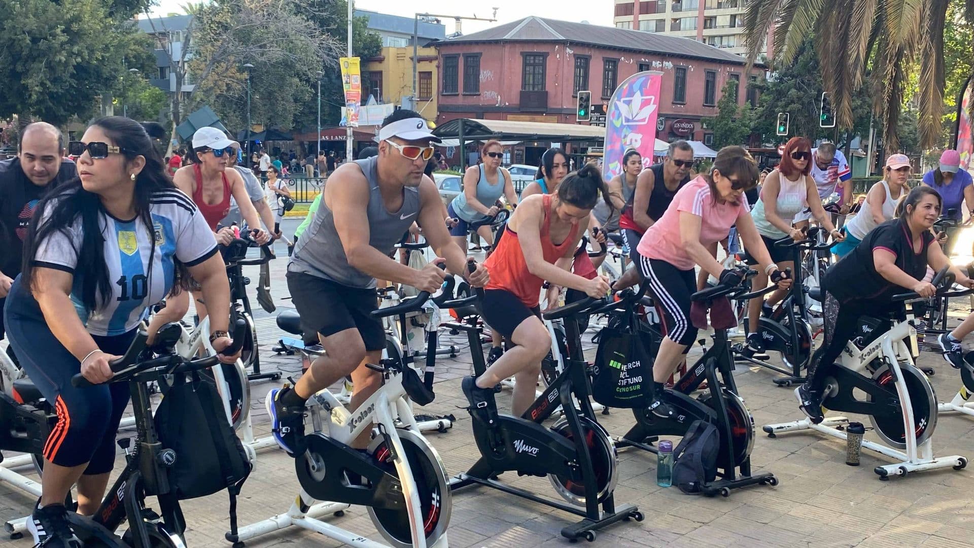 Plaza Ñuñoa se activó al ritmo del spinning