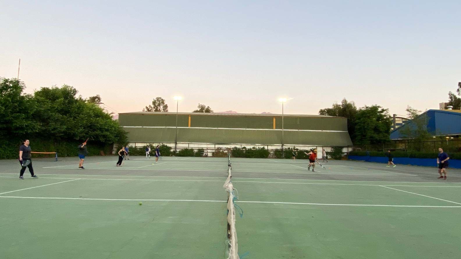 Conoce nuestra oferta de tenis en la UMCE