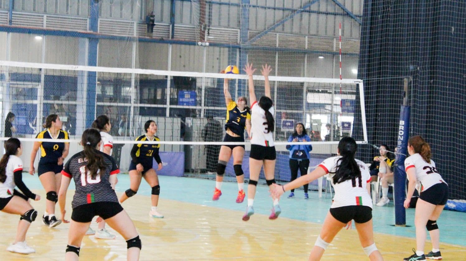 Vóleibol Juvenil ya tiene sus representantes de Ñuñoa