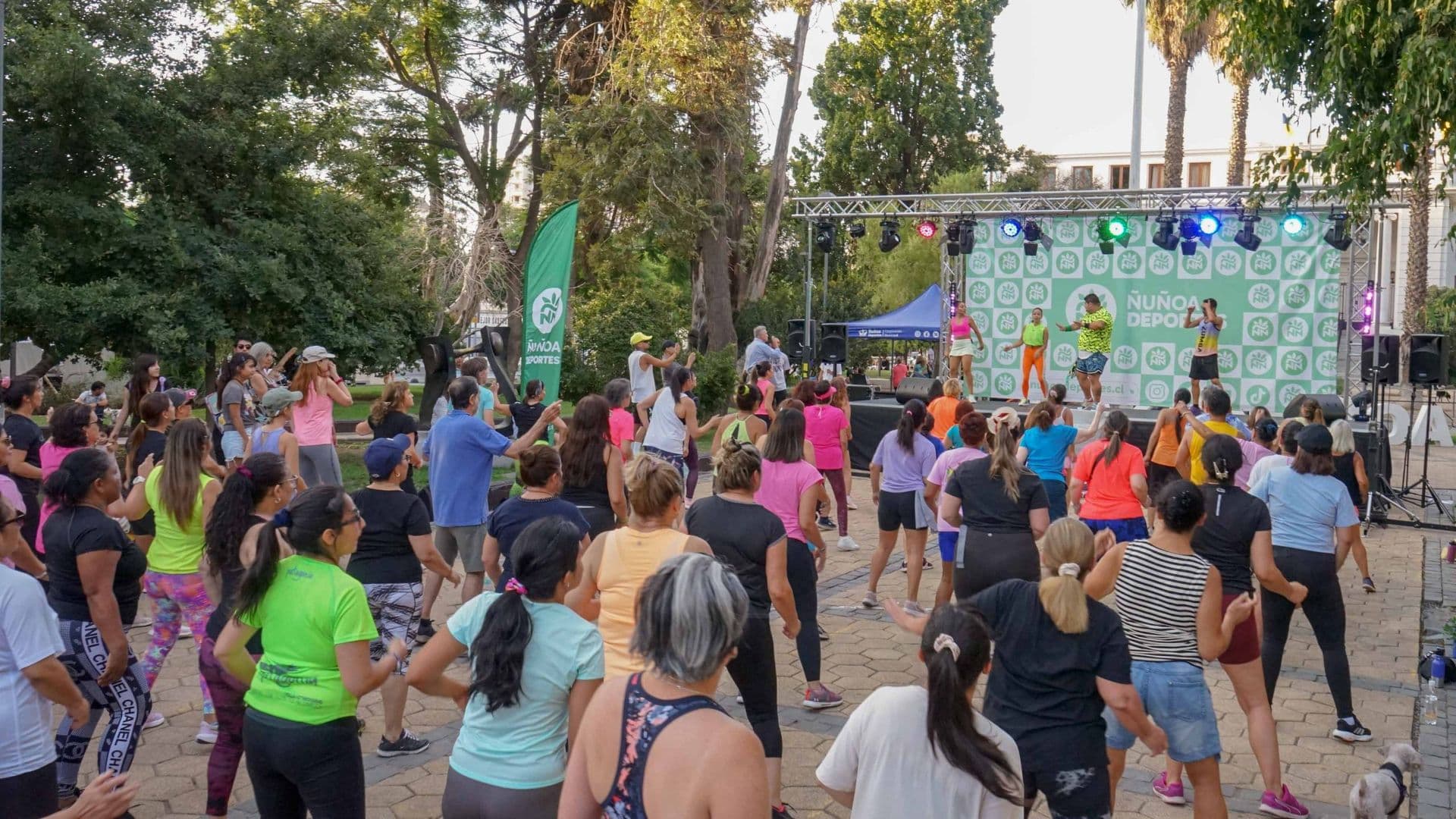 El baile se apoderó de la Plaza Ñuñoa