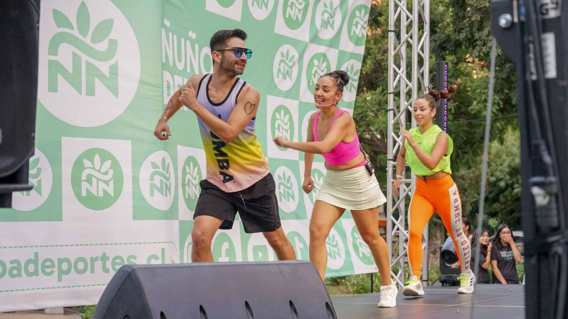 El baile se apoderó de la Plaza Ñuñoa