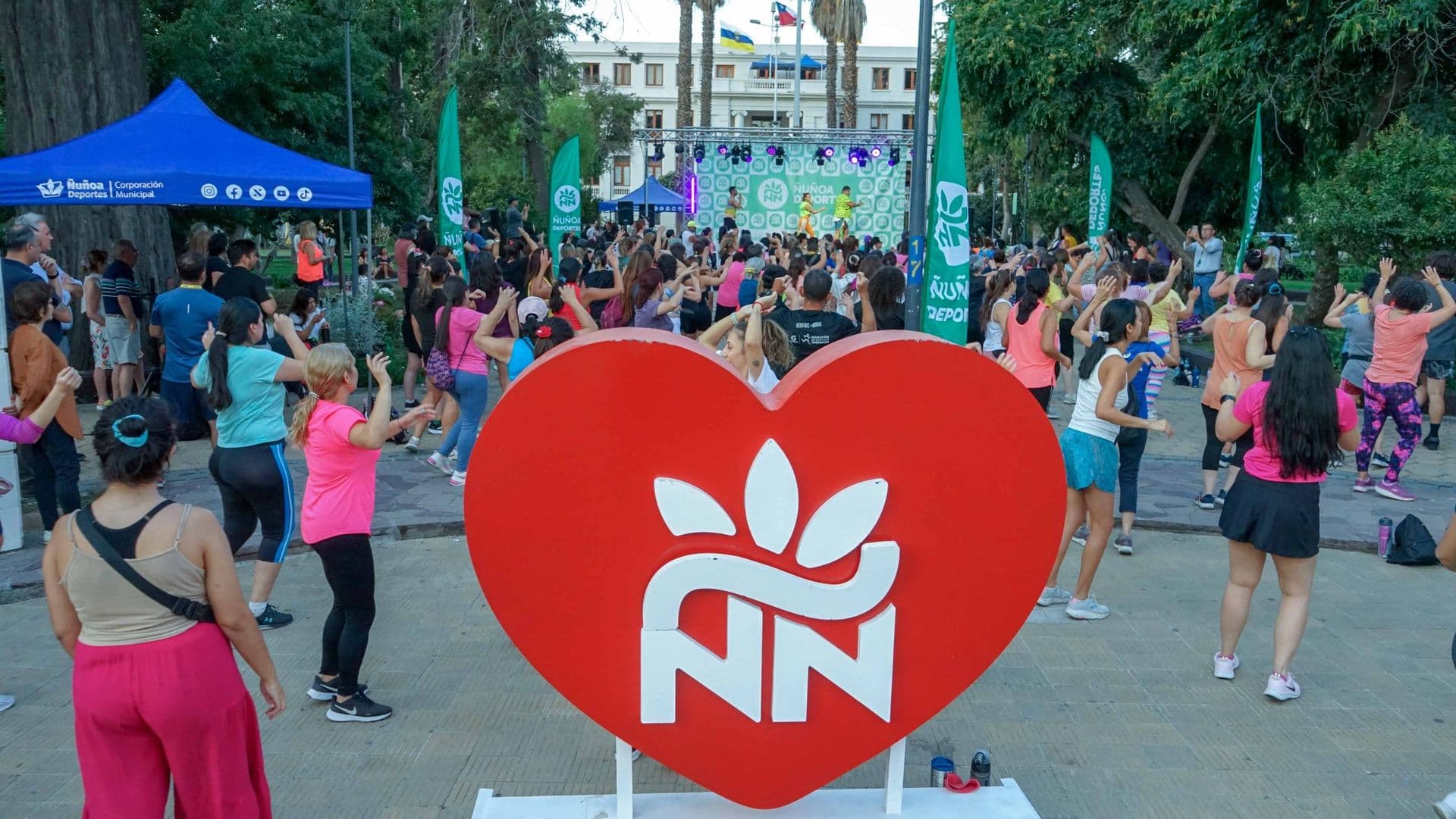 El baile se apoderó de la Plaza Ñuñoa