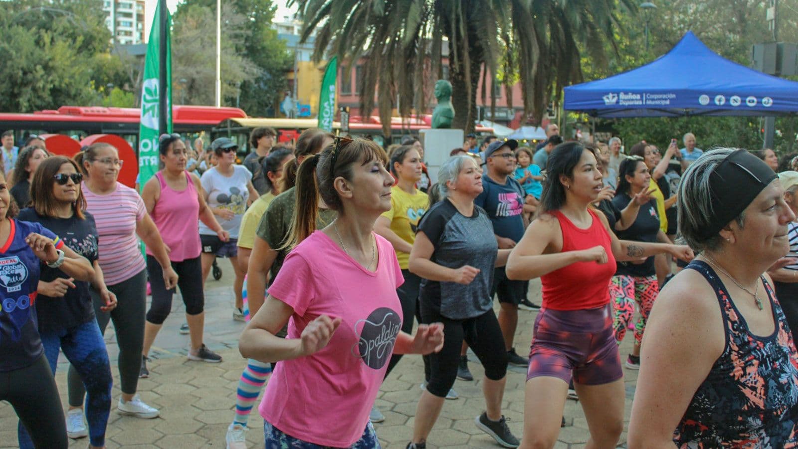 El baile se apoderó de la Plaza Ñuñoa