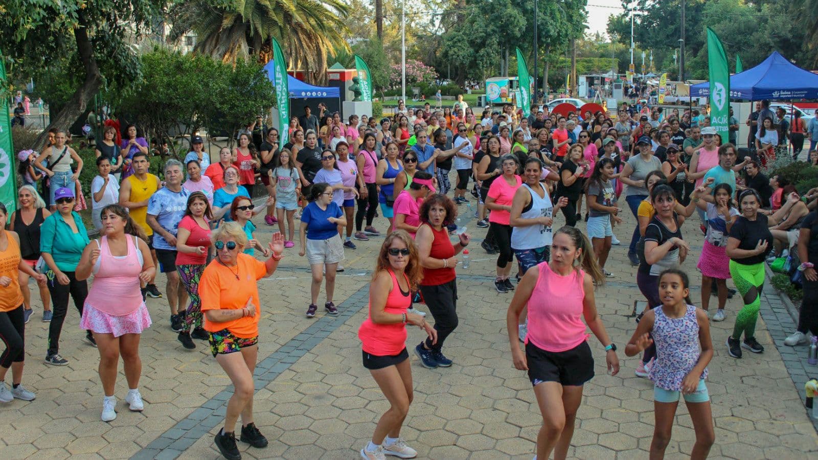 El baile se apoderó de la Plaza Ñuñoa
