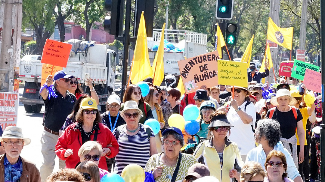 Gran Caminata Mayor hasta Plaza Ñuñoa